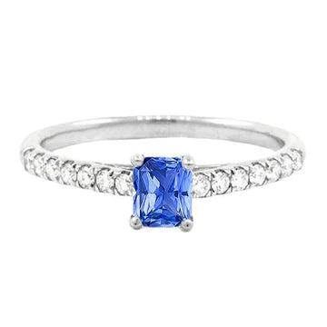 Anello da donna con pietre preziose e diamanti. zaffiro taglio brillante da 1,50 carati con oro bianco 14K