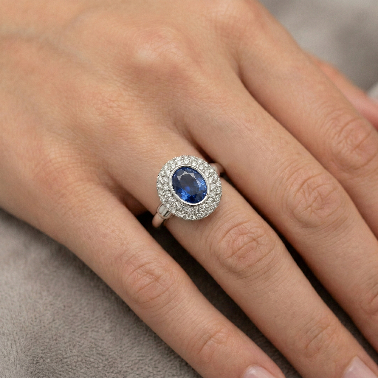 vero round diamante 2.40carati anello su bianco