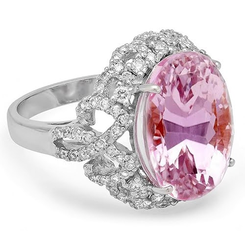 Anello in oro bianco 14 kt con Kunzite rosa da 36.75 ct con diamanti