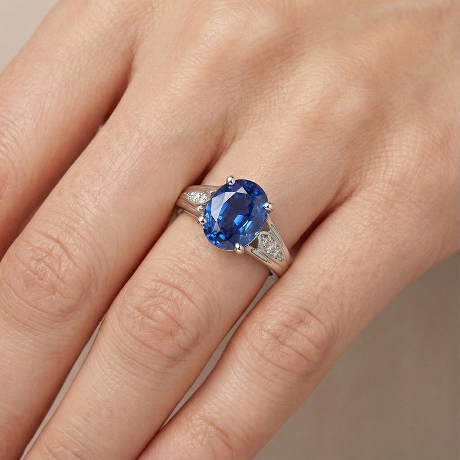 Anello in oro con zaffiro ovale blu da 1,50 carati e diamante rotondo 14K