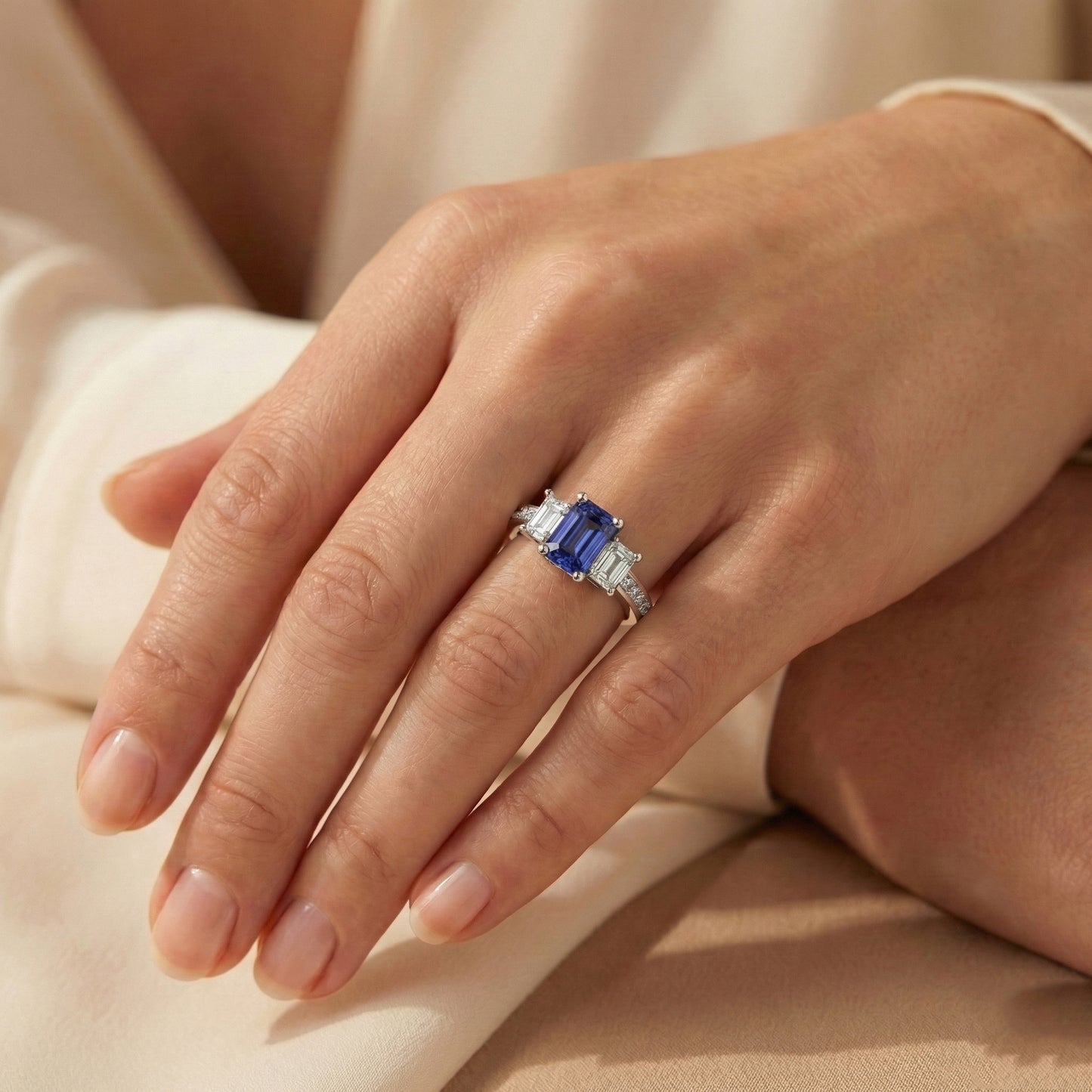 Anello in zaffiro con diamante anniversario 3 carati Set di canali con accenti da principessa
