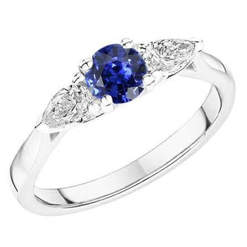 Anello rotondo in zaffiro blu naturale con tre pietre di diamante a forma di pera da 1,50 carati e oro bianco 14K