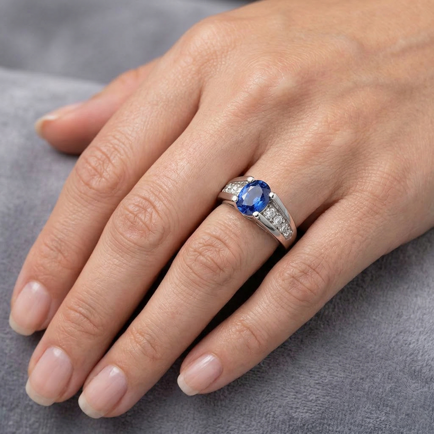vero oval diamante 2.10carati anello su bianco