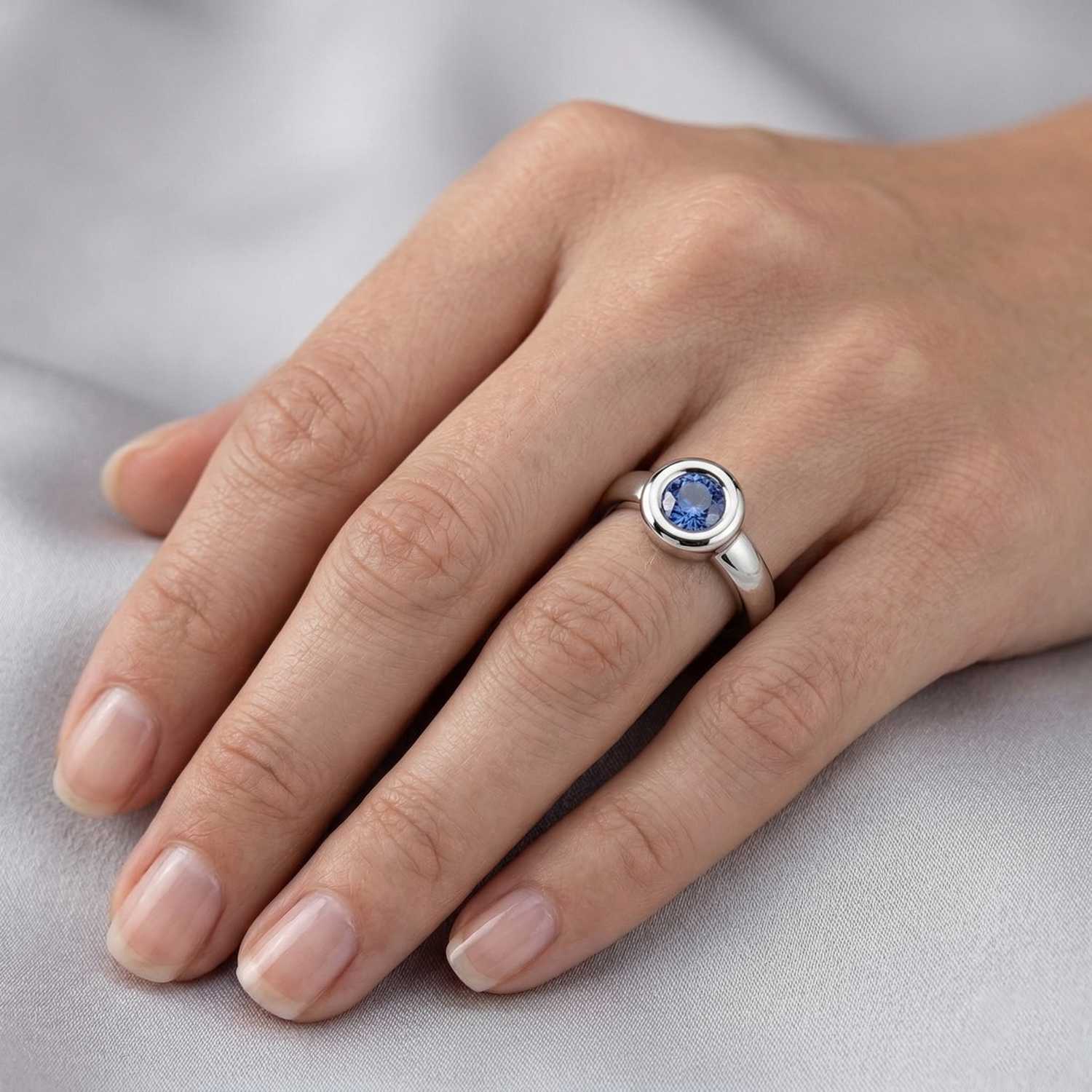 vero round diamante 1carati anello su bianco