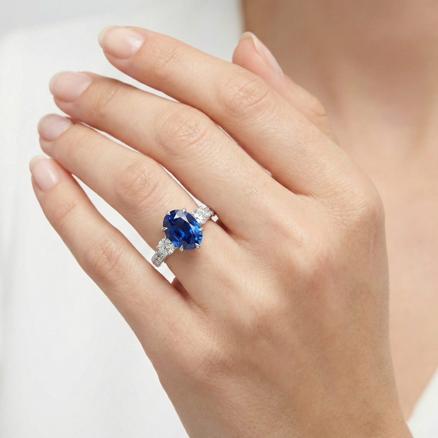 Anello solitario oro anniversario con zaffiro blu con accenti 4.50 carati