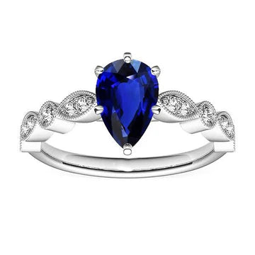 Anello vecchio stile con diamanti a pera zaffiro dello Srilankan da 2,50 carati in oro bianco 14K