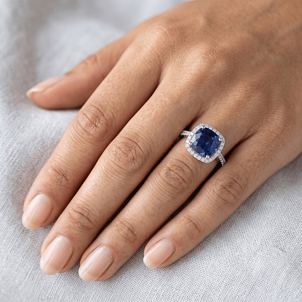 Anniversario Anello Halo Cuscino Blu Zaffiro Accento Diamanti Naturali Autentici ( non creati in laboratorio ) 4 Carati