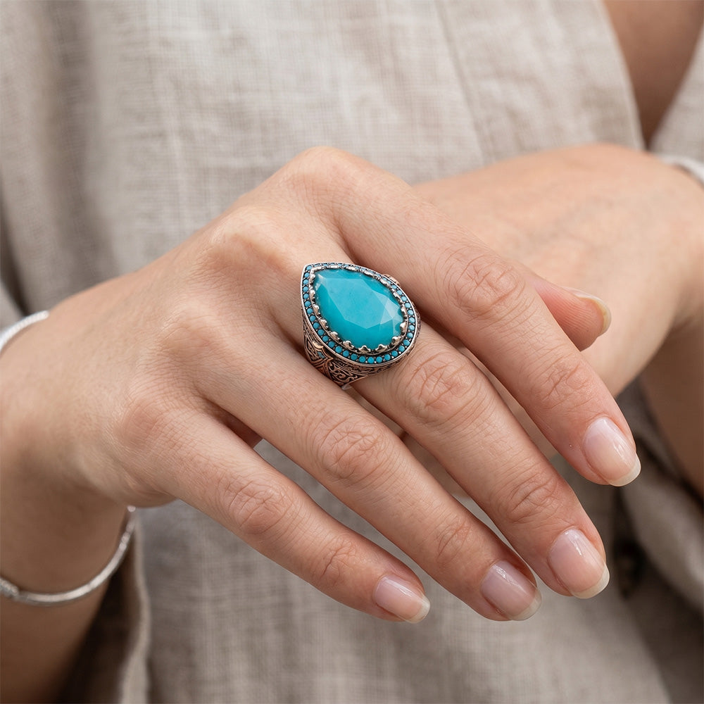 Artigianale Anello con Pavé Halo – Turquoise 8,5 carati |