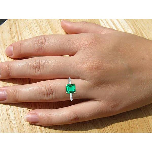 Asscher Verde Smeraldo Anello Con Diamante Milgrain Design