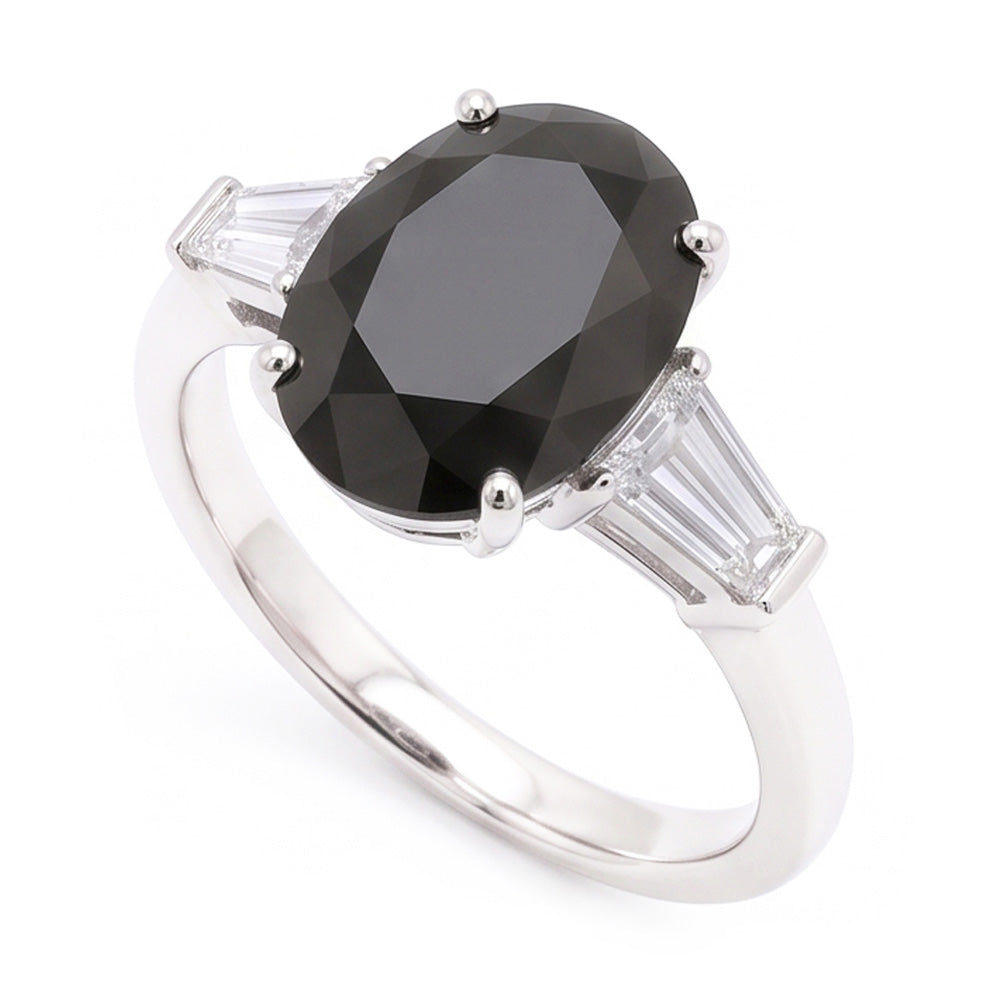Anello a tre pietre in oro bianco 14K con diamante nero naturale ovale e baguette da 3,6 carati