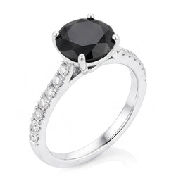Anello di Fidanzamento Solitario con Diamante Nero Naturale Rotondo da 5 Carati e Pavé in Oro Bianco 14 Carati