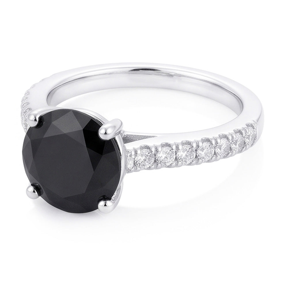 Anello di Fidanzamento Solitario con Diamante Nero Naturale Rotondo da 5 Carati e Pavé in Oro Bianco 14 Carati