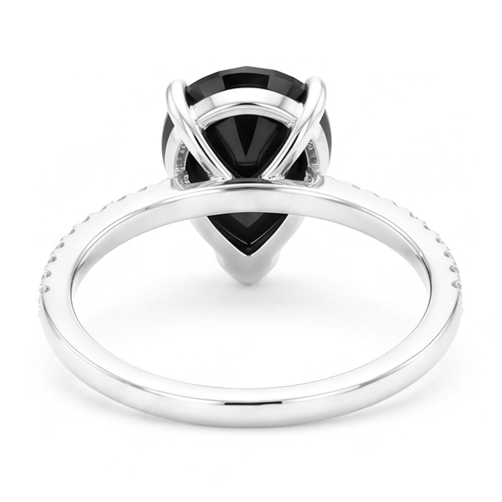 Anello Solitario con Diamante Nero Naturale a Goccia da 5 Carati e Pavé in Oro Bianco 14K