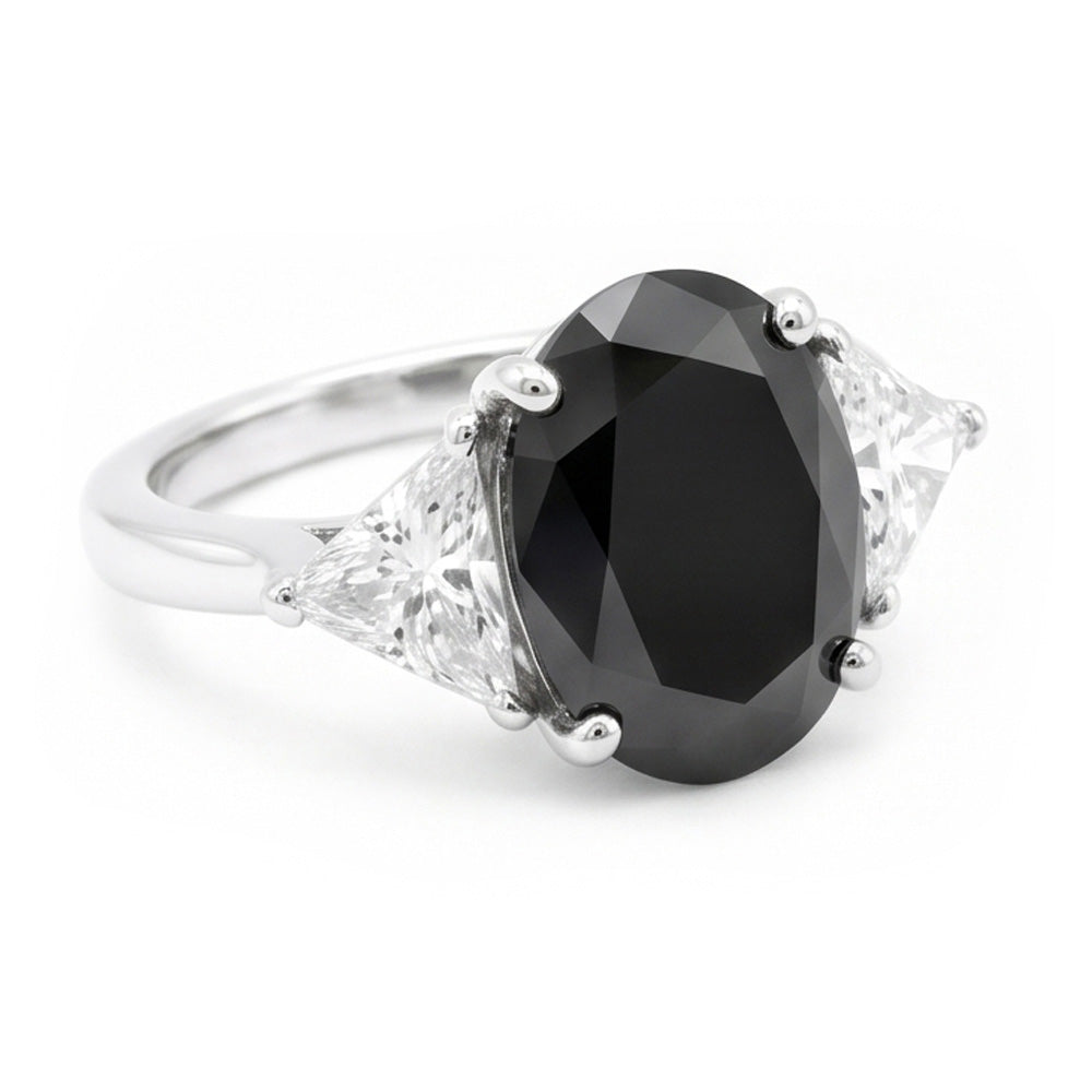 Anello di Fidanzamento Nero da Donna con Diamante Ovale Naturale da 3,6 Carati a Tre Pietre Taglio Trilliant in Oro Bianco 14K