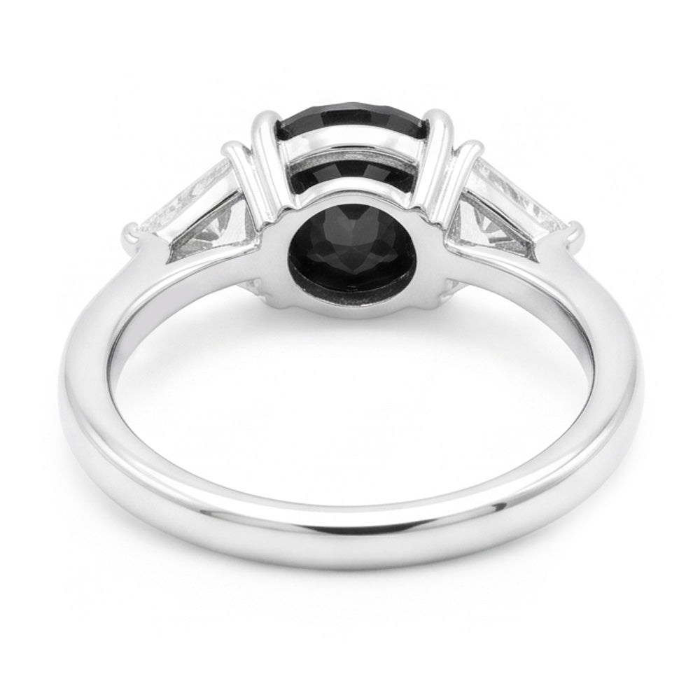 Anello di Fidanzamento Nero da Donna con Diamante Ovale Naturale da 3,6 Carati a Tre Pietre Taglio Trilliant in Oro Bianco 14K