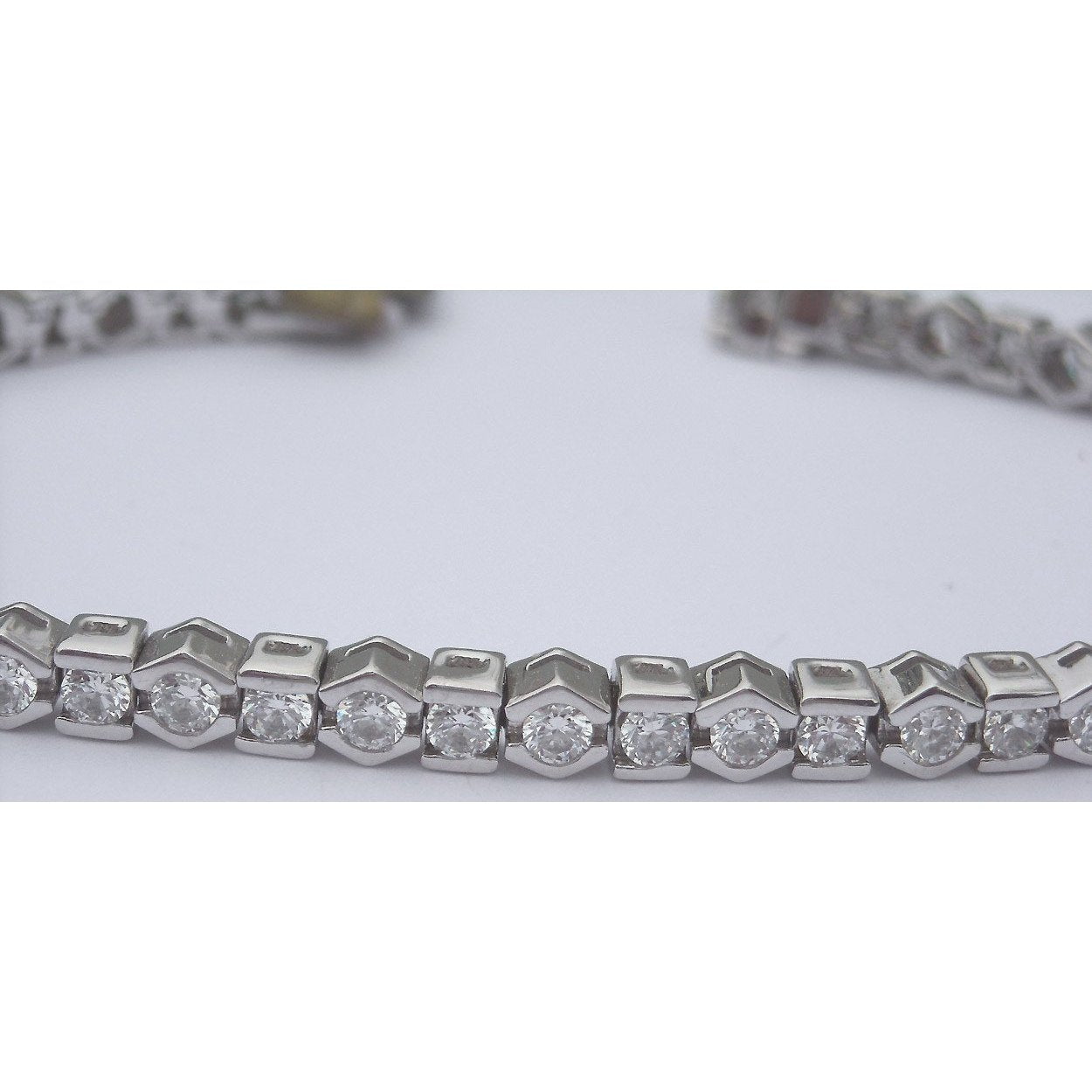 Bracciale Tennis Round Half Bezel . 7.50 Carati Naturale Diamante