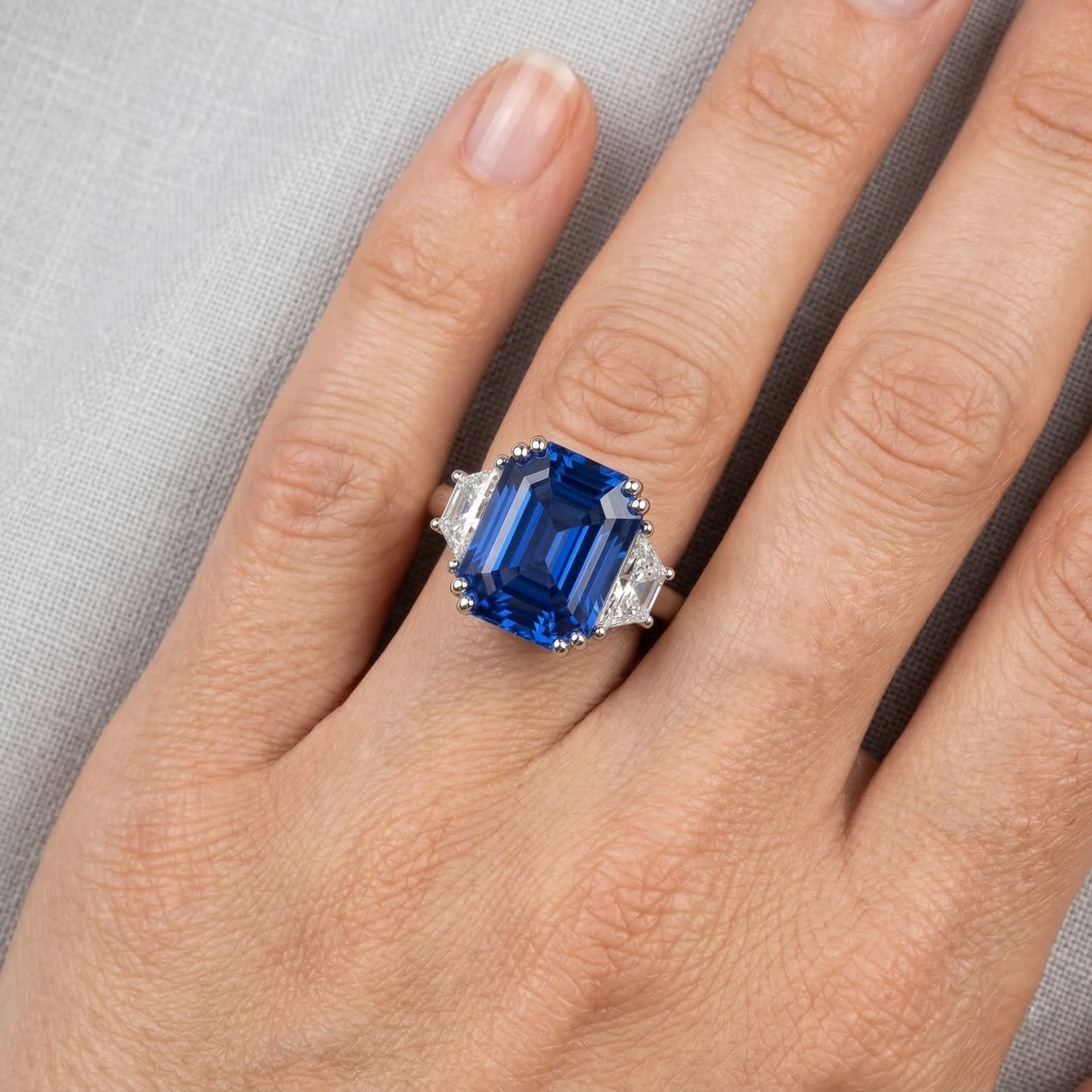 vero asscher diamante 5carati anello vista di profilo