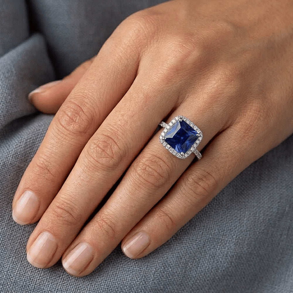 Ceylon Sapphire Halo Diamond Ring 6 carati Princess Cut con accenti