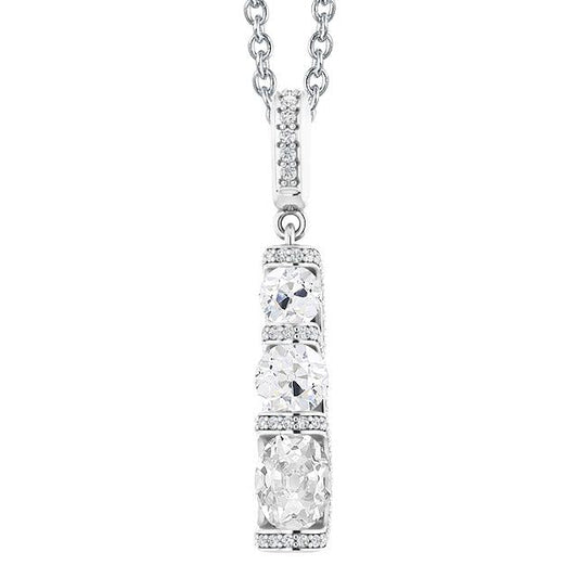 Ciondolo Con 4,50 Carati Ovale E Naturale Diamante A Taglio Rotondo In Stile Vecchia Miniera Con Tre Pietre In Oro Bianco 14K