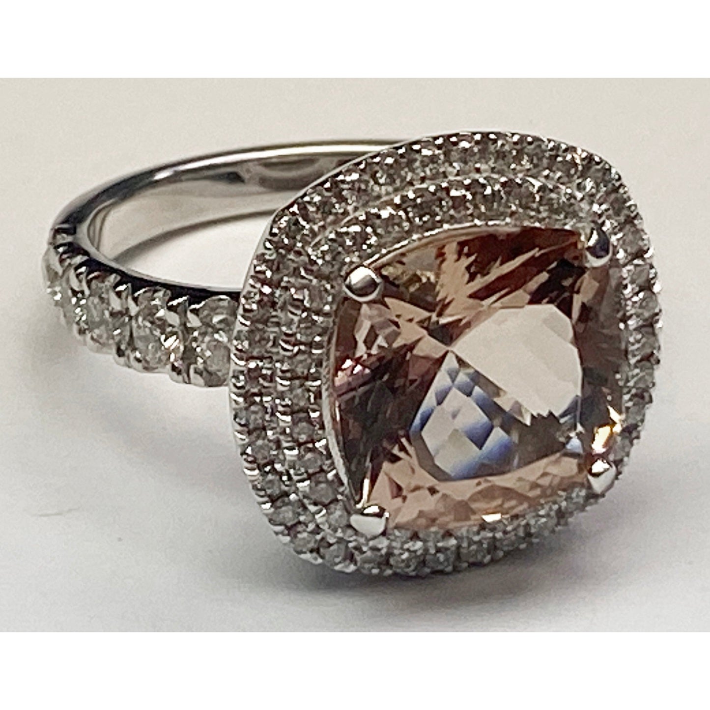 Cuscino Morganite Anello Con Diamante