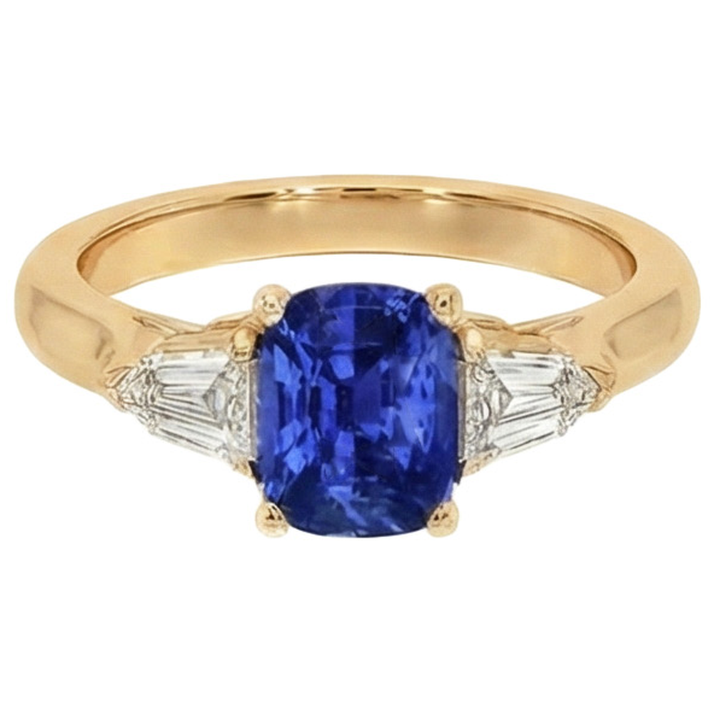 Cuscino con zaffiro Ceylon blu intenso e anello baguette affusolato 9.50 carati