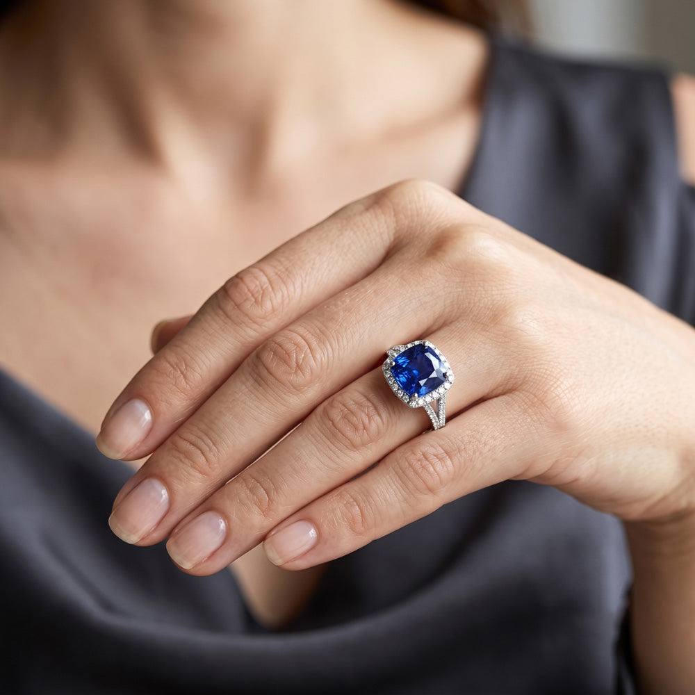 Cuscino per anello Halo Zaffiro dello Sri Lanka 4 carati con gambo diviso gioielli