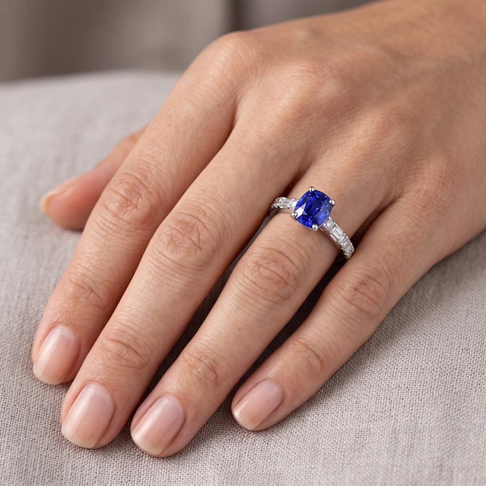 Cuscino per anello baguette e diamante rotondo Zaffiro di Ceylon 2.50 carati