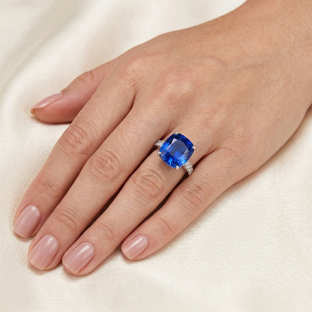 Cuscino per anello in oro bianco con diamante Zaffiro di Ceylon accentato 6 carati