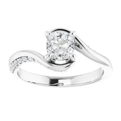 Anello Solitario con Accenti Oro Bianco 14K – Diamante Fine
