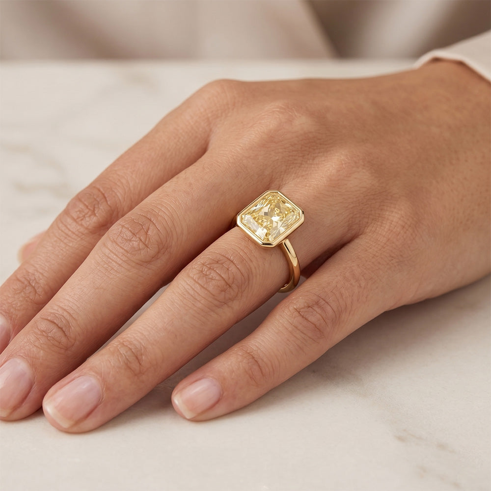 Diamante Giallo Canarino taglio Taglio Radiant Solitario di