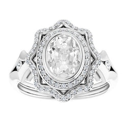 Cuscino Antico Diamante Anello con Pavé Halo in Oro Bianco 14K