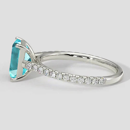 Elegante anello Paraiba taglio smeraldo