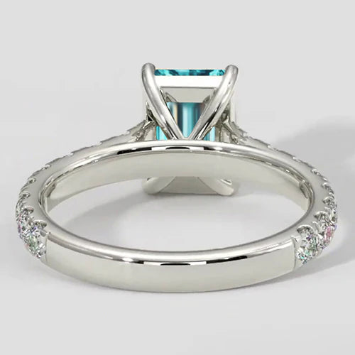 Elegante anello con diamanti Paraiba bluastri