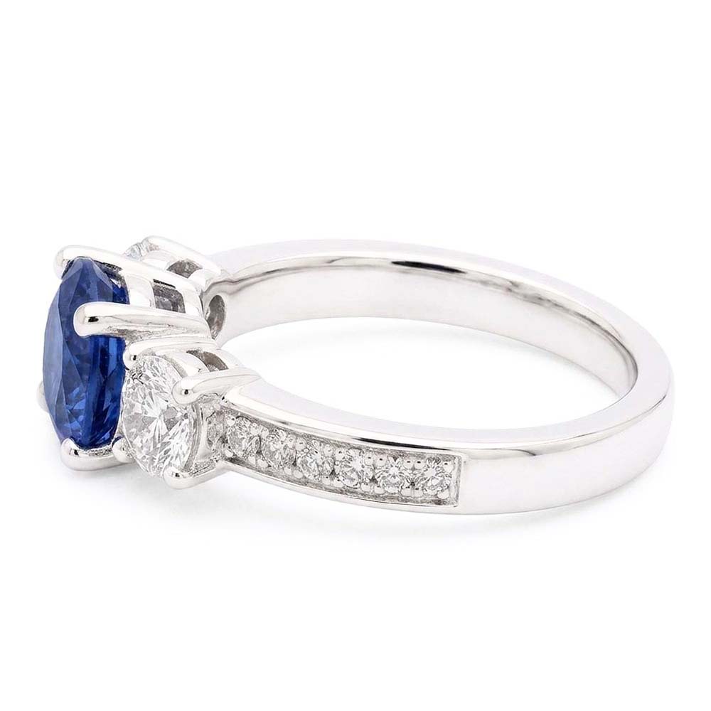Fede nuziale con diamante scintillante. zaffiro blu di Ceylon rotondo 2.50 carati