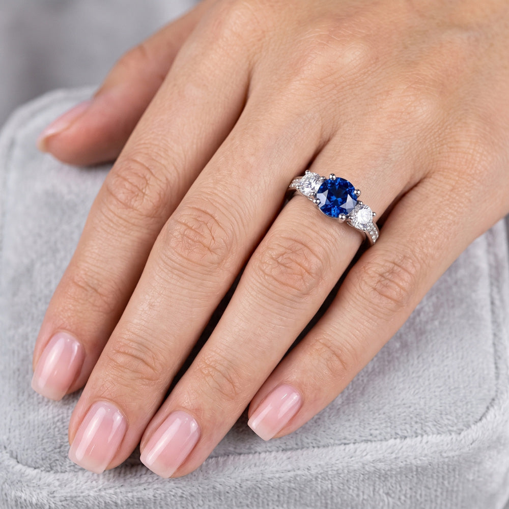 Fede nuziale con diamante scintillante. zaffiro blu di Ceylon rotondo 2.50 carati