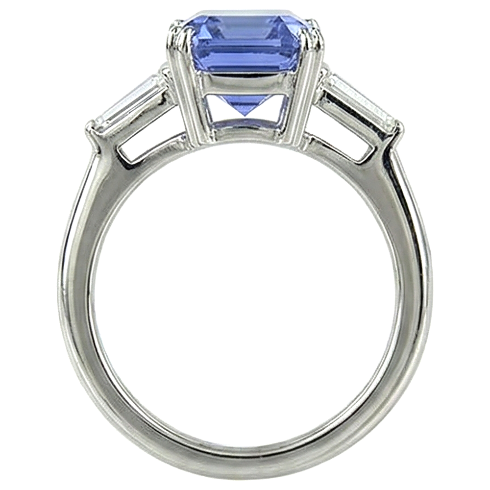 Fede nuziale con tre pietre di tanzanite e diamanti baguette da 2 ct