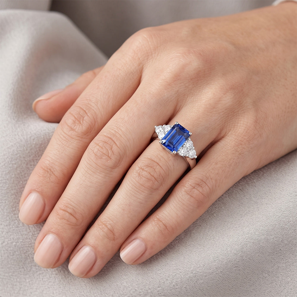 Fede nuziale con zaffiro blu di Ceylon taglio smeraldo da 4 ct e diamante rotondo