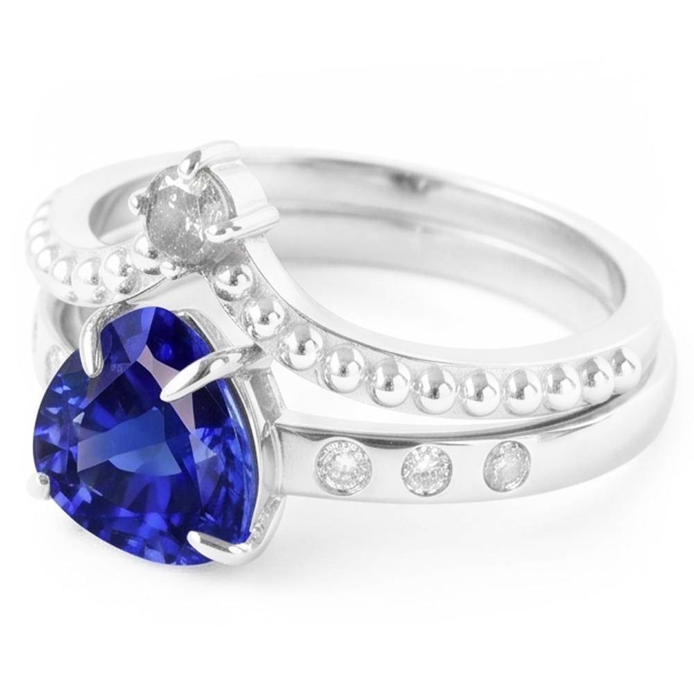 Fede nuziale di diamanti con 2 trilioni di zaffiri blu naturali incastonati