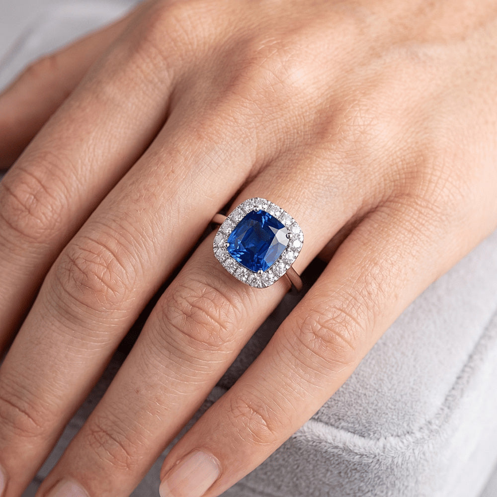 Fede nuziale in oro bianco con zaffiro dello Sri Lanka e diamanti incastonati da 3.80 ct