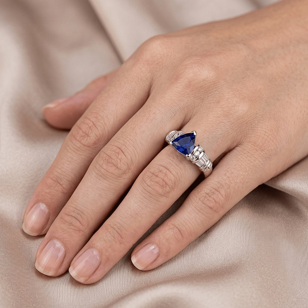 Gioielli con diamanti Anello trilioni di zaffiri 2 carati oro bianco 14K