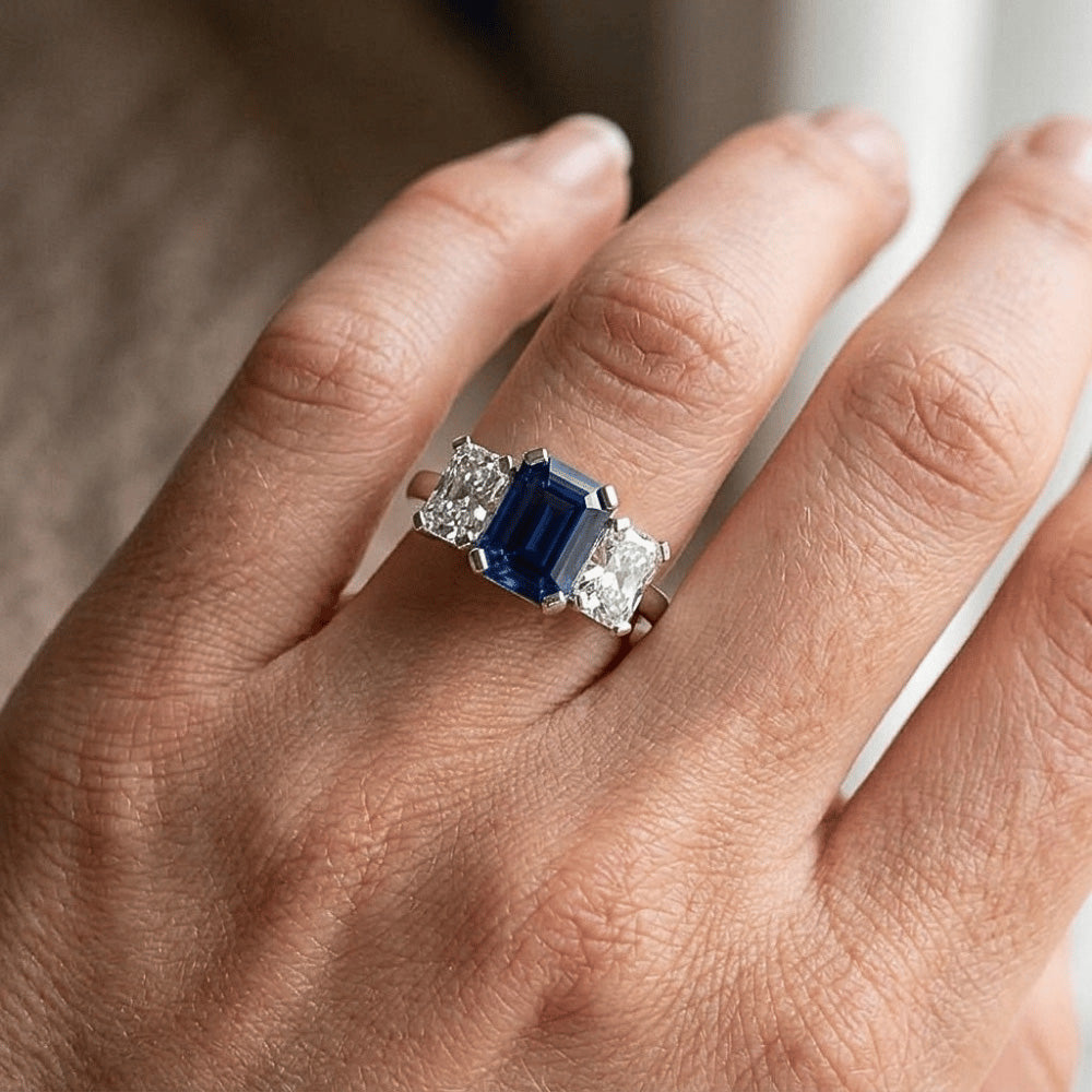 Gioielli con diamanti radianti Anello con 3 pietre di zaffiro blu smeraldo 3 carati
