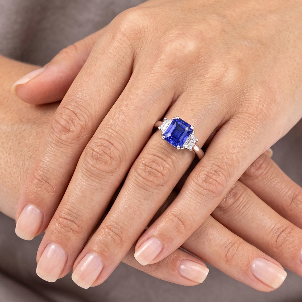 Gioiello per anello a forma di diamante a forma di trapezio con 3 pietre a forma di diamante 2.50 carati