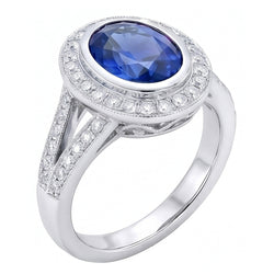 Grande zaffiro di Ceylon con diamanti da 4,75 ct Anello in oro bianco 14K