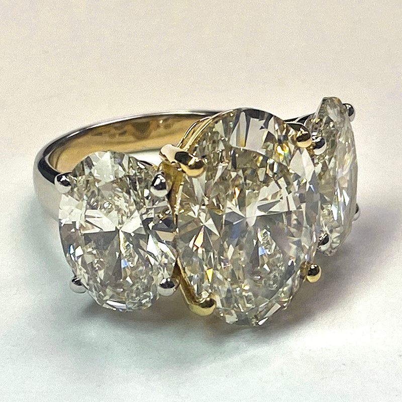 Grande Reale Ovale Anello Con Tre Diamanti Oro 14K