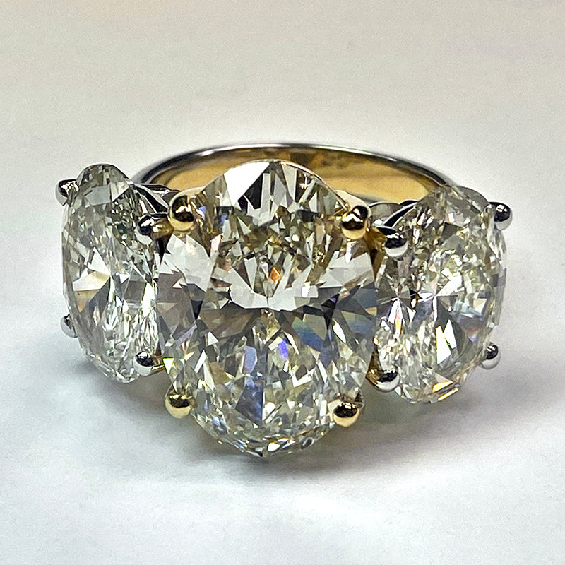 Grande Reale Ovale Anello Con Tre Diamanti Oro 14K