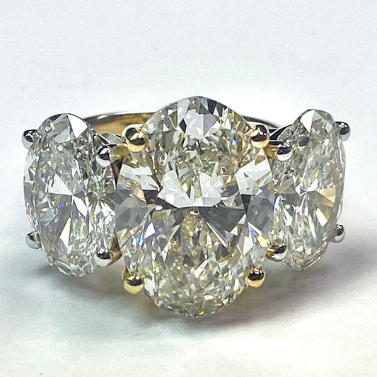Grande Reale Ovale Anello Con Tre Diamanti Oro 14K