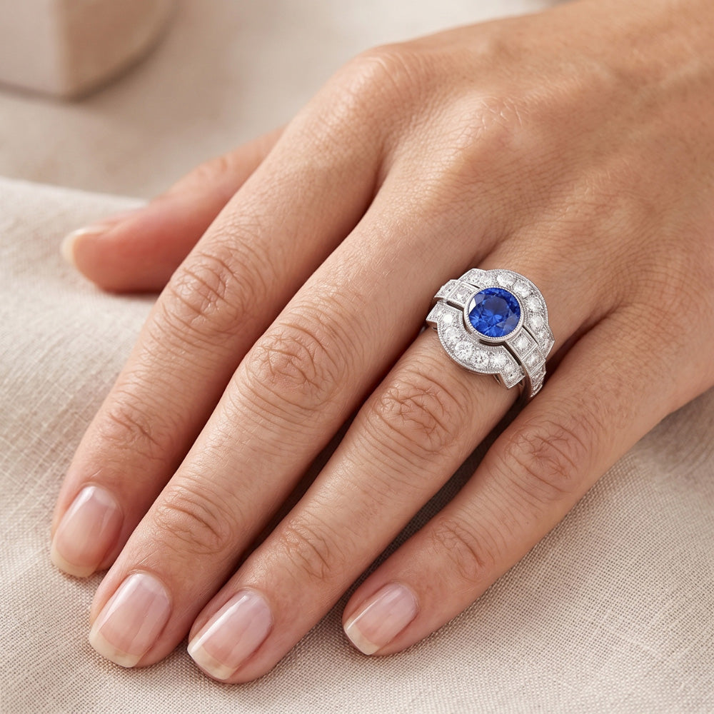 Halo Diamond Ring Bezel Set Zaffiro Ceylon 2.50 Carati Milgrain Shank