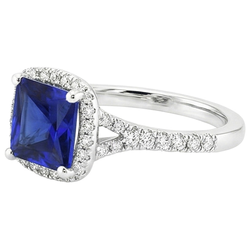 Halo Diamond & Blue Sapphire Ring con accenti V Split Shank 6 carati