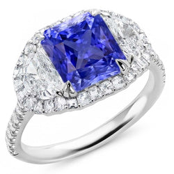Halo Ring Cushion Zaffiro con mezza luna e diamante rotondo 4.50 carati
