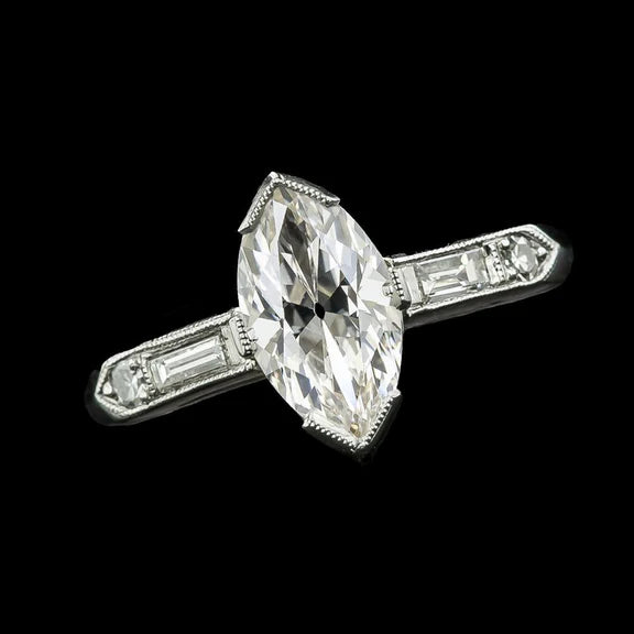 Marquise Old Mine Cut Vero Diamond Ring V Prong Set 4.75 Carati Oro 14K